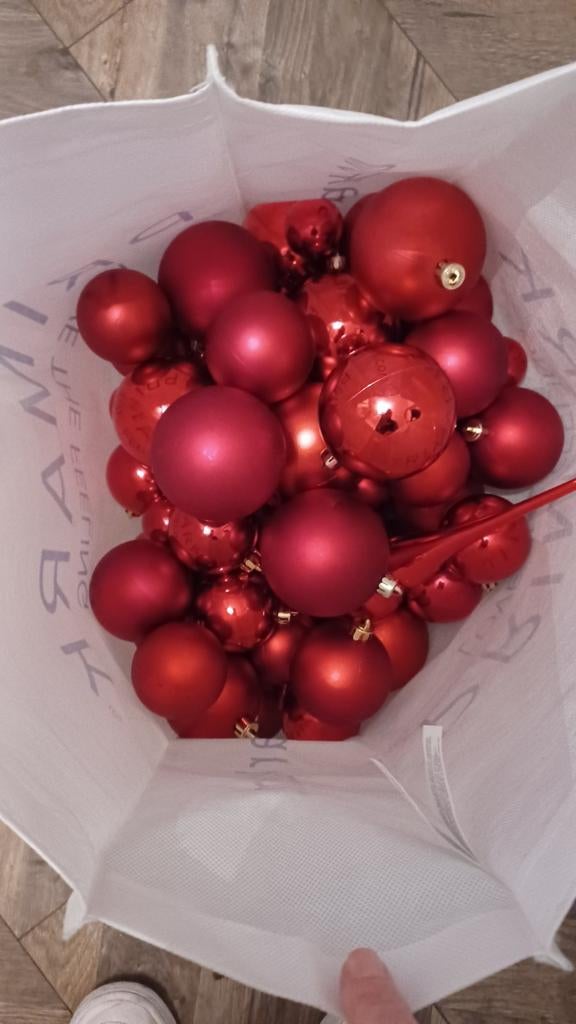 Kerstballen en piek rood, Ophalen, Zo goed als nieuw