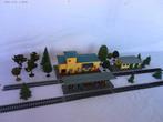 Station met perron en loods HO 1-87 v Marklin, Gebruikt, Gelijkstroom of Wisselstroom, Brug, Tunnel of Gebouw, Ophalen of Verzenden