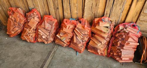Zakken kachelhout | oud eiken | rookhout bbq, Tuin en Terras, Haardhout, Blokken, Overige houtsoorten, Minder dan 3 m³, Ophalen of Verzenden
