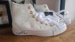 Trouwschoenen/ sneakers Converse wit kant met tekst Mrs., Kleding | Dames, Trouwkleding en Trouwaccessoires, Wit, Schoenen, Nieuw