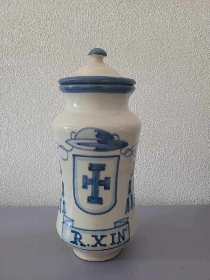 Zeldzame Apothekerspot cremekleur met kruis, teken Kardinaal, Antiek en Kunst, Antiek | Vazen, Ophalen of Verzenden