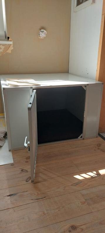 Grote hondenbench / camperbench beschikbaar voor biedingen