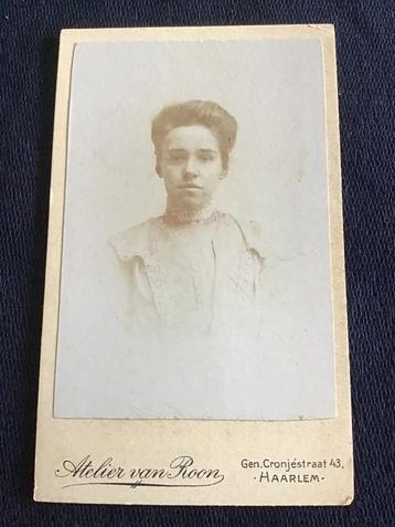 CDV, Vrouw, Atelier van Roon, Haarlem, Carte de Visite beschikbaar voor biedingen