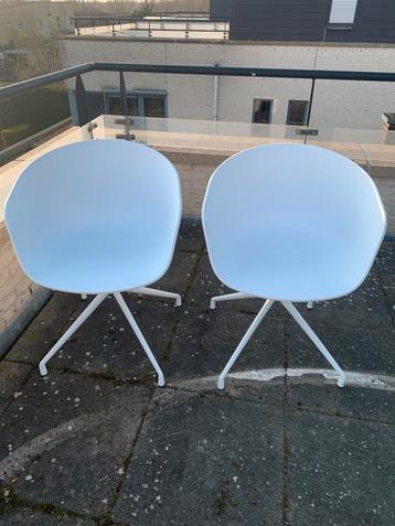 2x design kuipstoel - plastic  beschikbaar voor biedingen