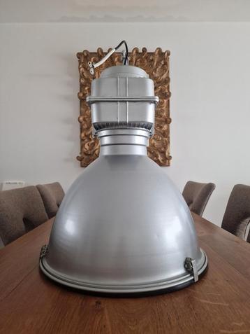 2x stoere (bar)- hanglampen beschikbaar voor biedingen