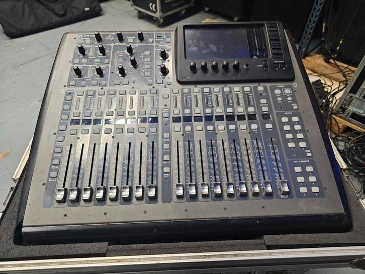 Behringer X32 Compact - Digitale Mengtafel, Muziek en Instrumenten, Mengpanelen, Gebruikt, 20 kanalen of meer, Microfooningang