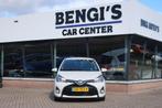Toyota Yaris 1.5 Hybrid Dynamic 2e EIG_LED_KEYLESS_CAM_NAVI_, Gebruikt, 4 cilinders, 1070 kg, Wit