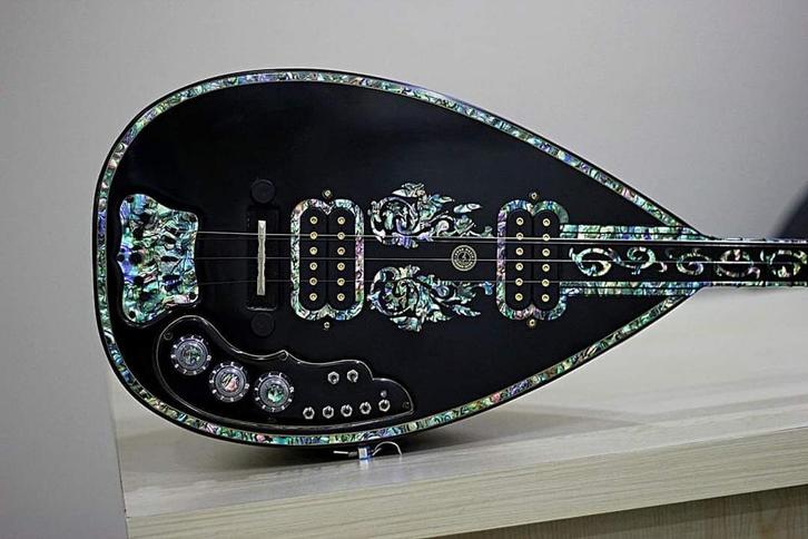 Elektro Baglama Saz met Dimarzio Pickups Anka Muzik yapimi, Muziek en Instrumenten, Snaarinstrumenten | Overige, Zo goed als nieuw