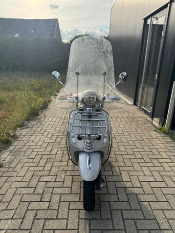 Vespa Primavera 2015 4t beschikbaar voor biedingen
