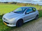 Peugeot 206 1.4 16V XS 3D 2004 Grijs Quiksilver, Auto's, Voorwielaandrijving, 1360 cc, 4 cilinders, Origineel Nederlands