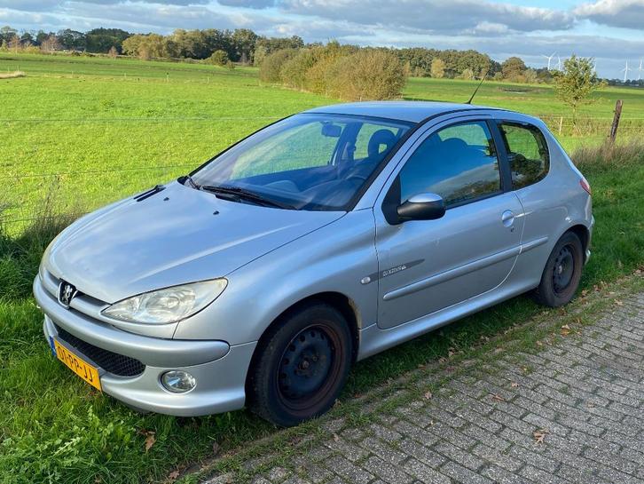 Peugeot 206 1.4 16V XS 3D 2004 Grijs Quiksilver, Auto's, Peugeot, Bedrijf, Airconditioning, Centrale vergrendeling, Elektrische buitenspiegels