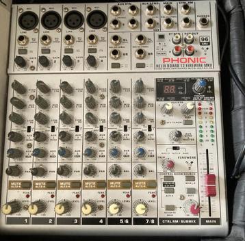Phonic 12 kanaals mixer beschikbaar voor biedingen