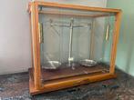 Antieke apothekerskast , balans weegschaal., 50 tot 100 cm, Glas, Minder dan 100 cm, 25 tot 50 cm