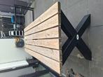 Robuuste tuintafel met metalen X onderstel., Tuin en Terras, Ophalen, Zo goed als nieuw