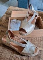 Toni Pons maat 43 goud metalic, Kleding | Dames, Schoenen, Ophalen, Zo goed als nieuw