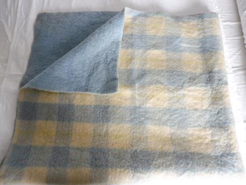 Prachtige wollen deken 180 x 200 wol, Huis en Inrichting, Woonaccessoires | Plaids en Woondekens, Ophalen