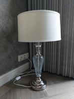 Prachtige tafellamp op glazen/metalen voet met crème kap, Huis en Inrichting, Lampen | Tafellampen, Ophalen of Verzenden, Zo goed als nieuw
