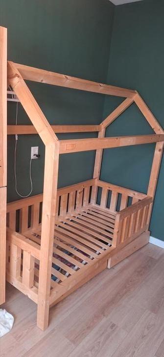 Mooi houten kinderbed  beschikbaar voor biedingen