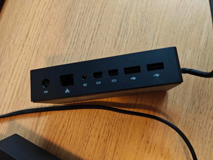 Microsoft Surface Dock - Goede Staat, Computers en Software, Dockingstations, Gebruikt, Docking station, Laptop, Tablet, Ophalen of Verzenden
