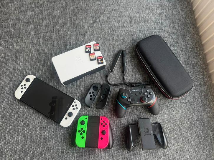 Nintendo switch oled met extra’s, Spelcomputers en Games, Spelcomputers | Nintendo Switch, Zo goed als nieuw, Switch OLED, Met 1 controller