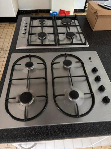 Keukenblok met dubbele gasfornuizen en wasbakken beschikbaar voor biedingen