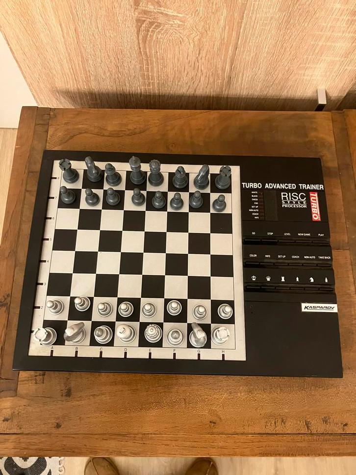 Elektrisch Schaakbord - Kasparov Turbo Trainer, Hobby en Vrije tijd, Denksport en Puzzels, Gebruikt, Schaken, Verzenden