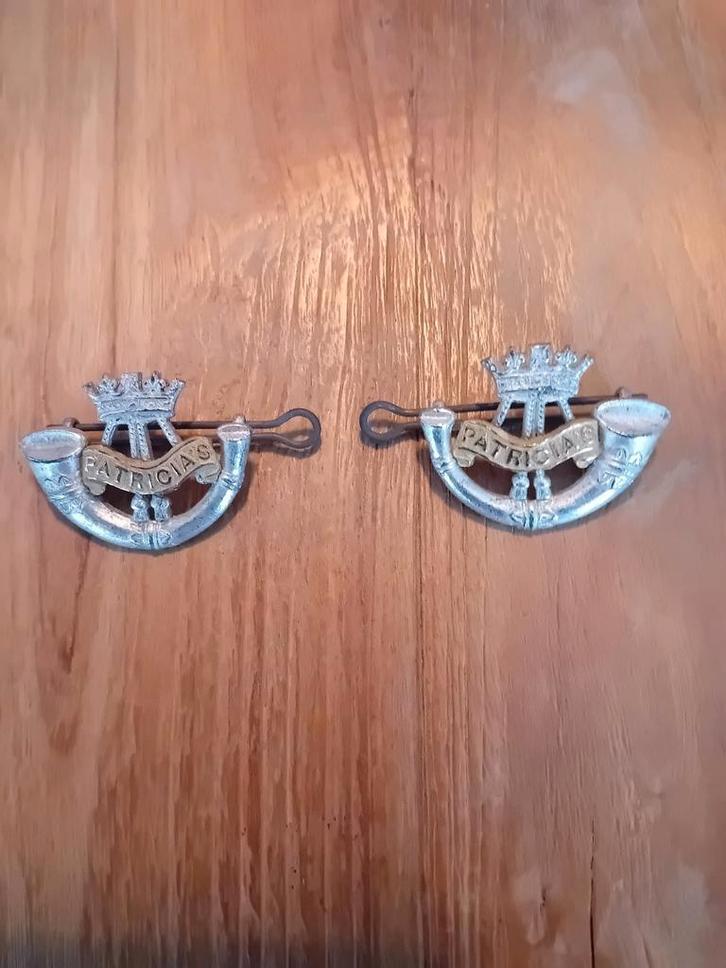 Canadese Patricia's Own Kraag Insignes WOII?, Verzamelen, Militaria | Tweede Wereldoorlog, Nederland, Verzenden
