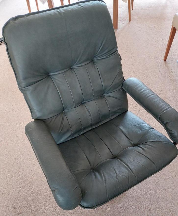 Leren fauteuil grijs - draaibare stoel op metalen onderstel, Huis en Inrichting, Fauteuils, Gebruikt, Leer, 50 tot 75 cm, 75 tot 100 cm