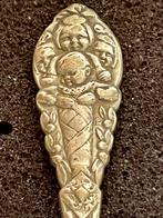 Antieke zilveren lepel met baby motief, Ophalen of Verzenden, Zilver