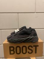 Yeezy Boost 700 V2 Vanta - Nieuw! Eu 38, Ophalen of Verzenden, Nieuw, Zwart, Sneakers of Gympen