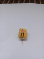 Pin - Nicolientje, Ophalen of Verzenden, Zo goed als nieuw, Figuurtje, Speldje of Pin