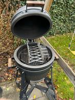 Bastard Urban Small Kamado - Incl. Verhoger & Hoes, Tuin en Terras, Houtskoolbarbecues, Ophalen of Verzenden, Gebruikt, Met accessoires