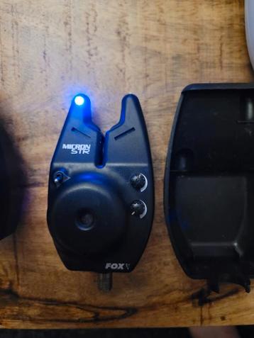 Fox str blauw in Zeer mooie staat.incl hard case beschikbaar voor biedingen