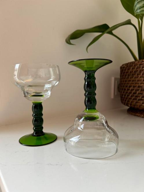 4 of 9 vintage cocktailglazen groene steel. 150ml, Verzamelen, Glas en Borrelglaasjes, Zo goed als nieuw, Overige typen, Ophalen of Verzenden