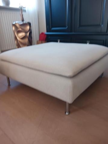 Mooie nieuwe poef.1.20 bij 1.20m
