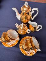 Servies koffiepot, suikerpot, melkkan en 6 kop en schotel, Ophalen