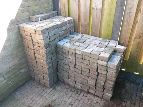 Gratis ophalen koppelstones / stapelstenen 10x10 cm, Tuin en Terras, Tegels en Klinkers, Gebruikt, Klinkers, Beton, 5 tot 10 m²