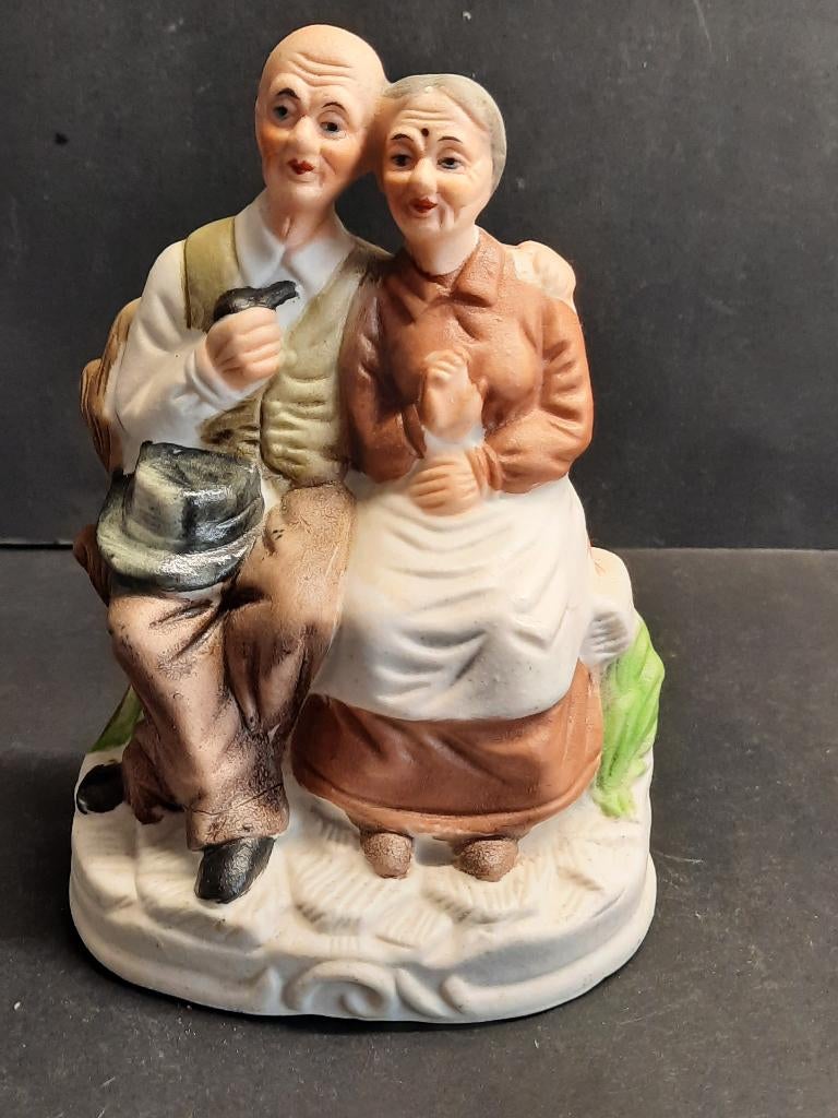 Oma en opa op de bank, Ophalen of Verzenden, Zo goed als nieuw, Mens