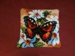 Prachtig nieuw Retro Smyrna handgeknoopt kussen vlinder!, Ophalen of Verzenden, Nieuw, Overige kleuren, Vierkant