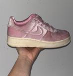 Nike Air Force 1 low 07 premium pink velour., Kleding | Dames, Schoenen, Ophalen of Verzenden, Zo goed als nieuw, Roze, Sneakers of Gympen