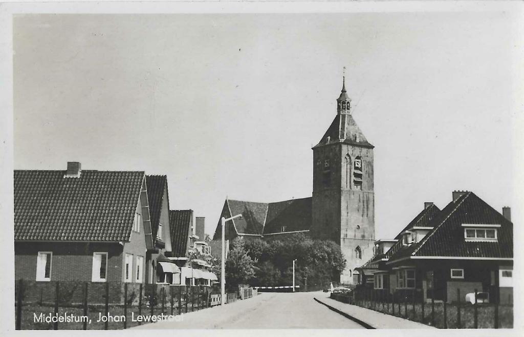 Ansichtkaart: Middelstum, Johan Lewestraat, Verzamelen, Ansichtkaarten | Nederland, Ongelopen, Groningen, 1940 tot 1960, Verzenden