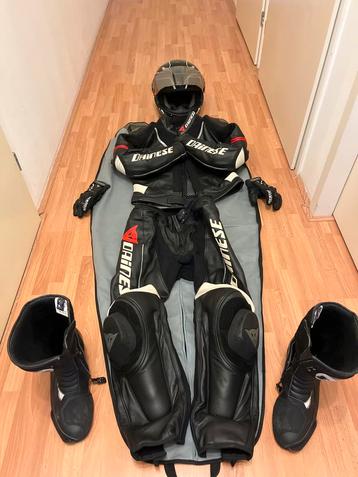 Compleet dainese Motorpak, Helm, Handschoenen & Laarzen beschikbaar voor biedingen