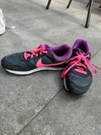 Nikes met roze veters, Kleding | Dames, Schoenen, Ophalen of Verzenden, Gedragen, Roze, Sneakers of Gympen