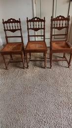 Drie antieke stoelen, Ophalen