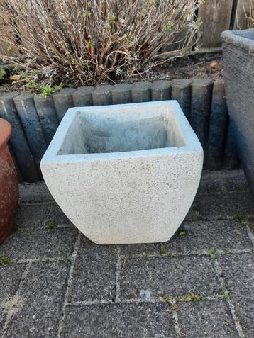 Vierkante Bloempot / Bloembak beschikbaar voor biedingen