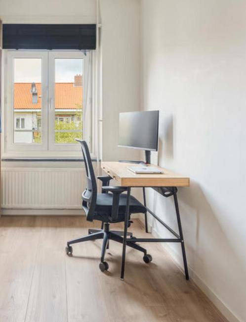 Ikea LILLÅSEN bureau bamboe zwart, Huis en Inrichting, Bureaus, Zo goed als nieuw, Ophalen