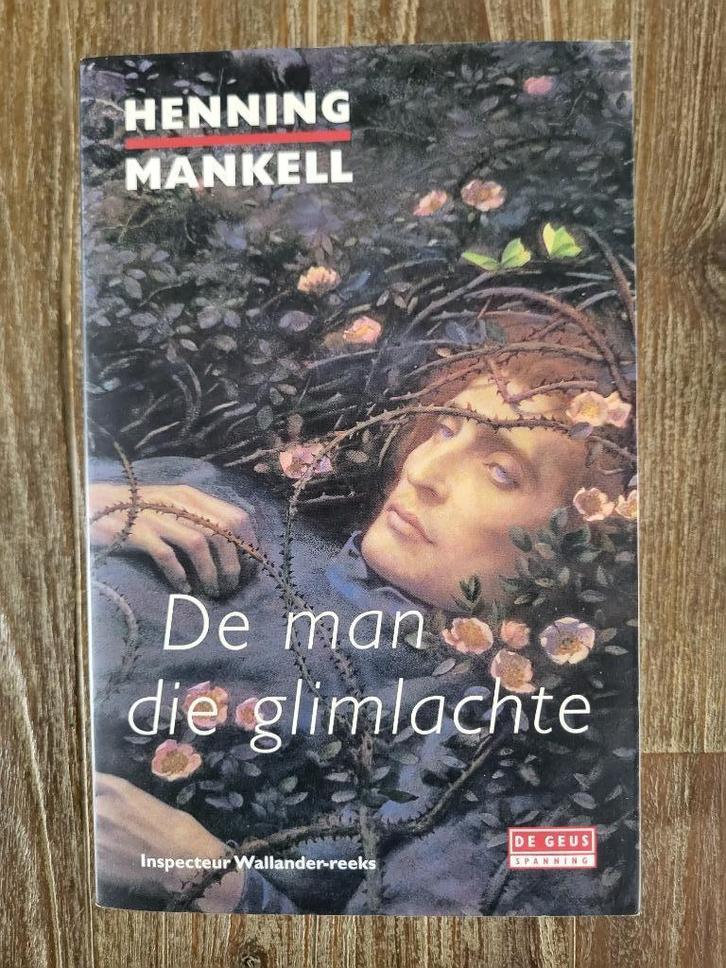 De man die glimlachte - Henning Mankell, Boeken, Thrillers, Zo goed als nieuw, Scandinavië, Ophalen of Verzenden