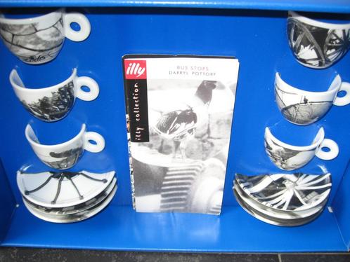 Illy Collection 1999 Bus Stops Espresso, Verzamelen, Porselein, Kristal en Bestek, Nieuw, Kop en/of schotel, Porselein, Ophalen of Verzenden