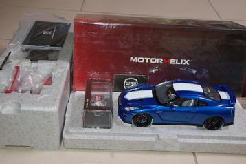 NISSAN SKYLINE R35 Anniversary blue Motorhelix WRH beschikbaar voor biedingen
