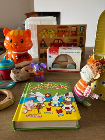 Peuter/kleuter speelgoed/boekjes byna of nieuw plus cadeau beschikbaar voor biedingen